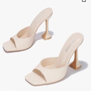 NWT Cape Robbin Lithe off white heels Size 9